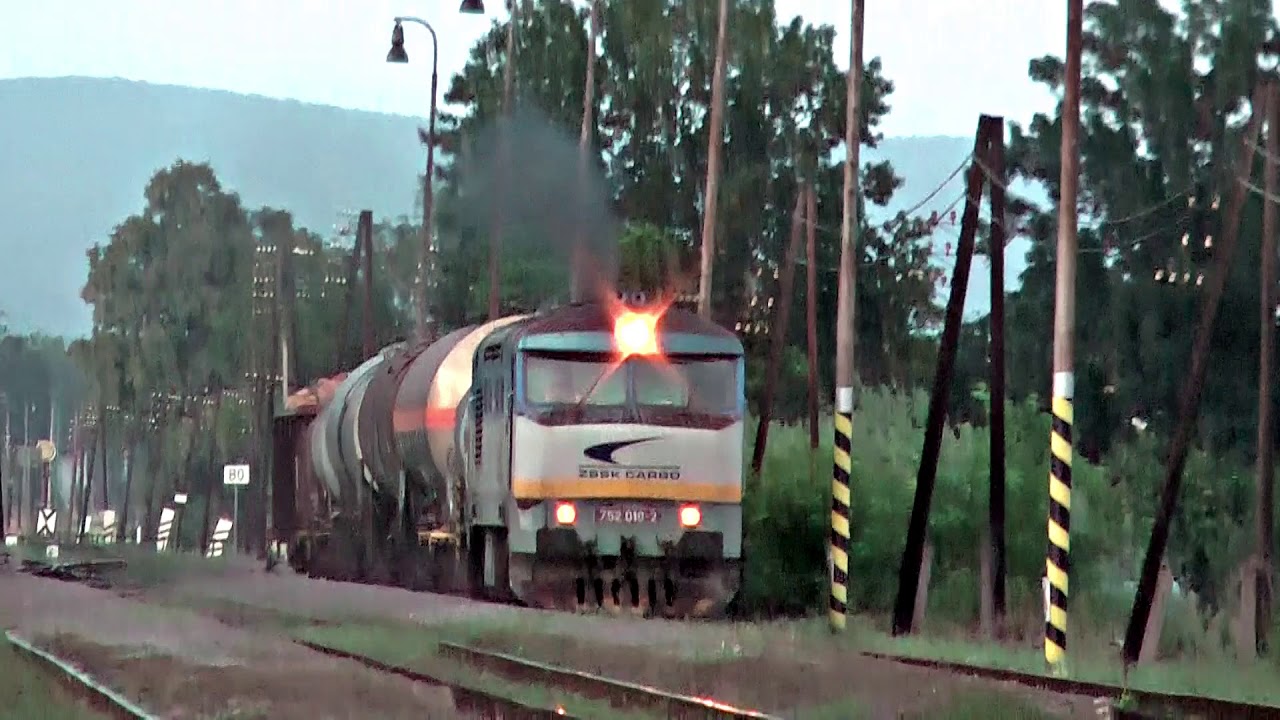 Večerné nákladné vlaky v stanici Chynorany