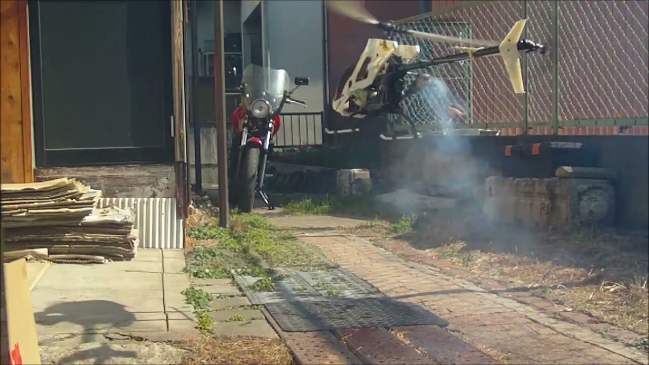 久しぶりにグローエンジンを回す、機体は京商コンセプト30、エンジンはOS32FH　マフラーはパイプ仕様　高回転でホバリングテスト。近くで回すと怖い(^_-)-☆