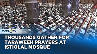Ribuan Orang Berkumpul di Masjid Istiqlal Jakarta untuk Salat Tarawih Menandai Awal Bulan Ramadan