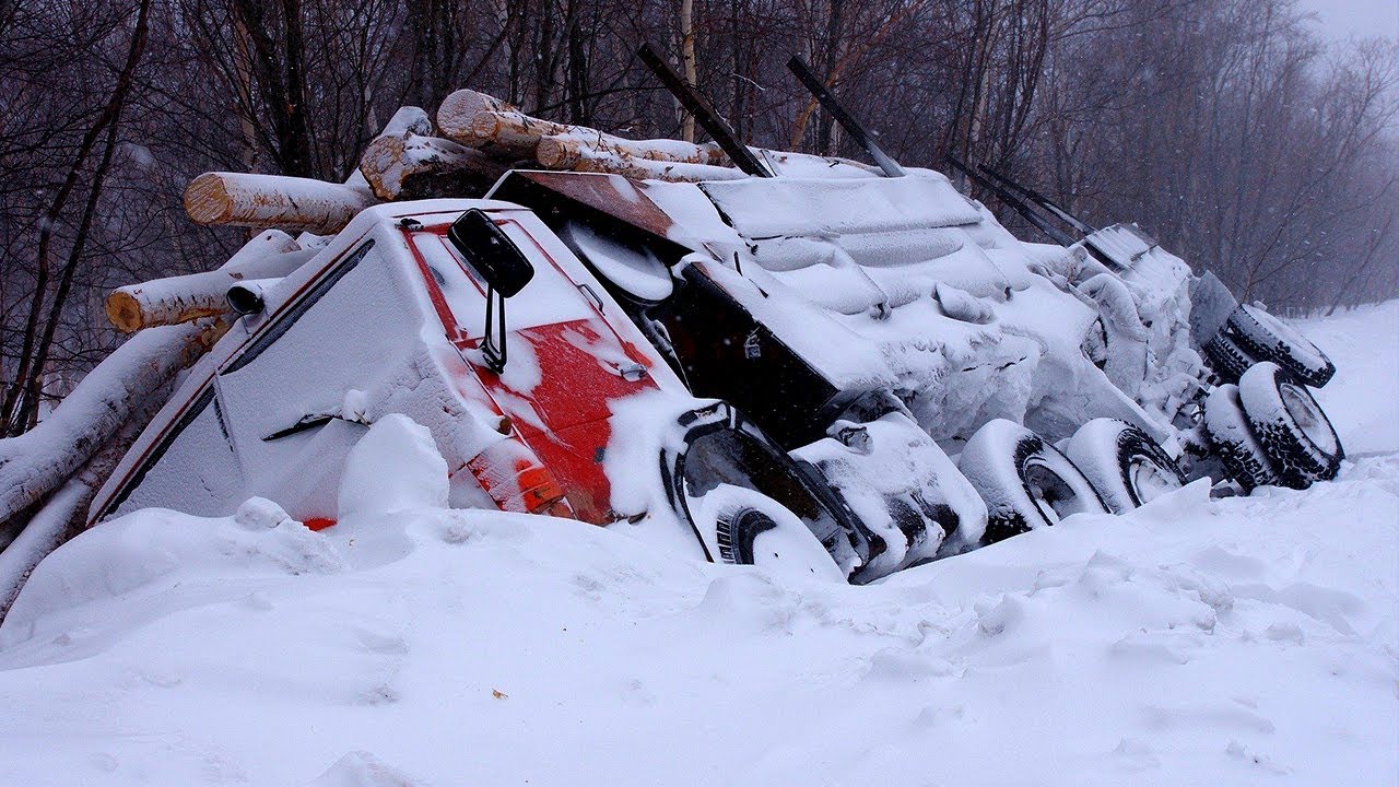 Мощная снежная буря превратила дороги в ледовые катки. Более 100 сел остались без света в Казахстане