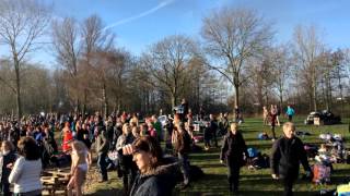 (warming up) Nieuwjaarsduik 1 Jan 2016 Hoorn.