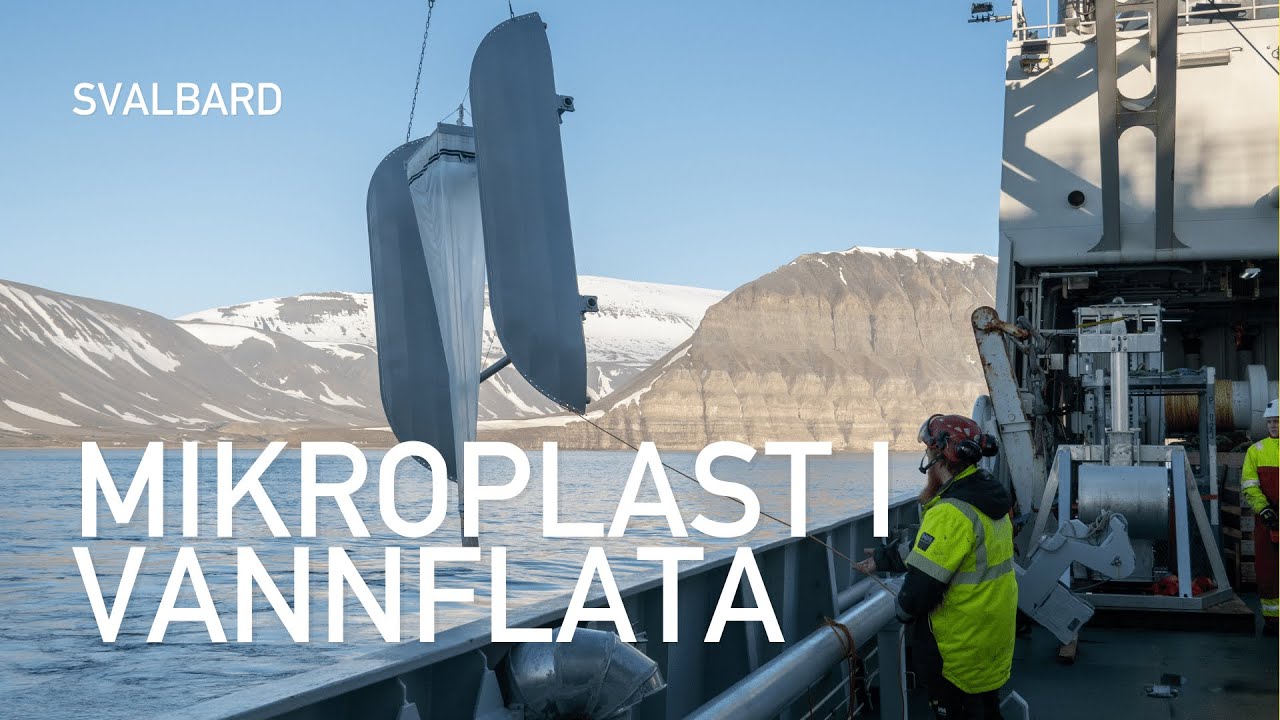 Forsker på mikroplast i vannoverflaten med mantanett