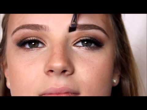 Cara: Angled Brow Brush