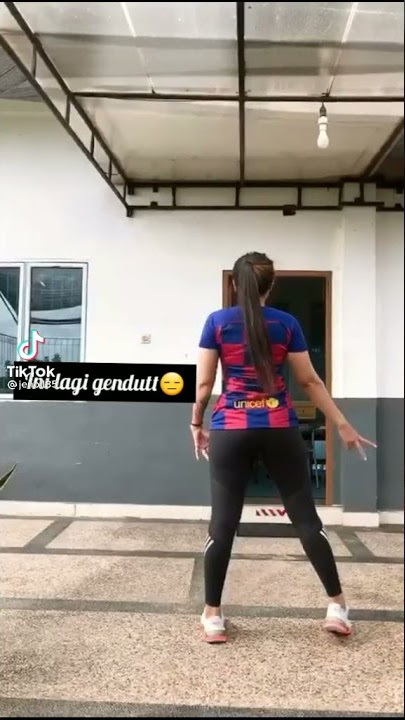 TANTE SINA PAMER BOKONG SEMOK😋😋😋
