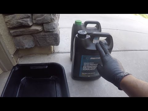 Video: Hoe ververs je de koelvloeistof in een Mazda 5?