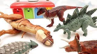 Let's defeat T-Rex, which annoys the toys. Jurassic World 2 Fallen Kingdom Dinosaur Toys are Brave~