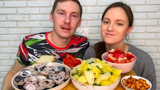 видео: МУКБАНГ КАРТОШКА СКУМБРИЯ СЕЛЕДКА конкурс опята салат летний MUKBANG POTATO MACKEREL HERRING картинка: МУКБАНГ КАРТОШКА СКУМБРИЯ СЕЛЕДКА конкурс опята салат летний MUKBANG POTATO MACKEREL HERRING