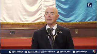 Secretario de Seguridad Nacional de EE. UU. visita Guatemala y se reúne con Bernardo Arévalo