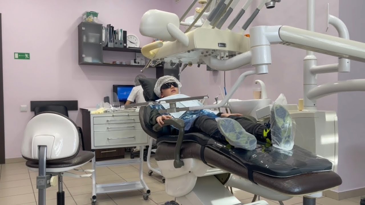 Кариес и смешной наряд в кресле у стоматолога - YouTube