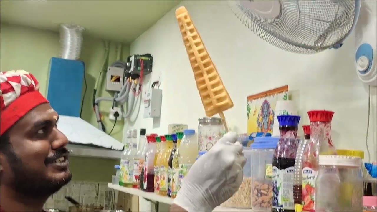 Wafflet hut Rokesh : Kikis cream stick waffle