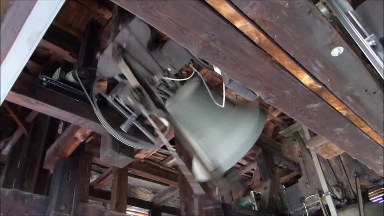 Neustift (Südtirol) : Stiftskirche Maria Himmelfahrt - Festgeläut