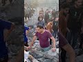 قصف منزل في مخيم المغازي وسط مدينه غزة
