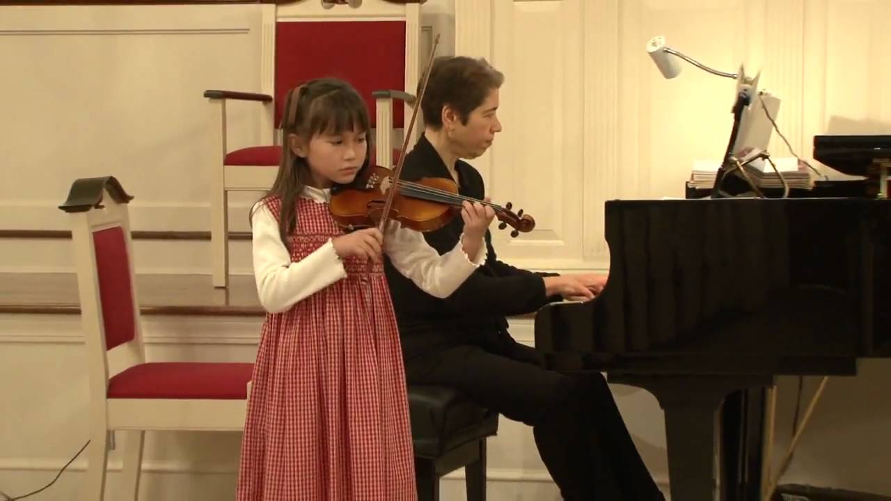 Maya Ridenour Maya Ridenour Plays Minuet in G Major by Bach - YouTube