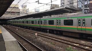 E233系3000番台上野東京ライン 大宮発車と通過するEF-65