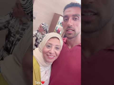 اللاعب احمد حسن كوكا و والدته