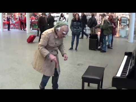 grandpa-plays-dance-monkey-at-the-mall-on-piano