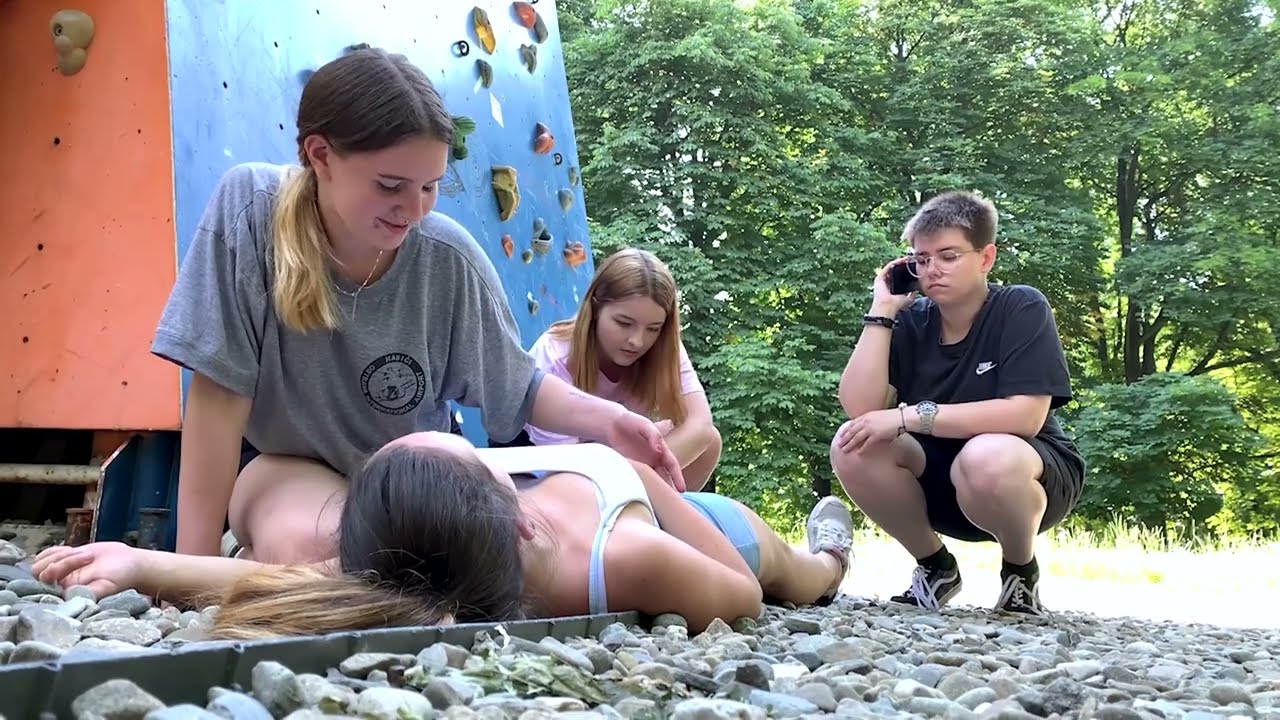 02 První pomoc -  Poranění pohybového aparátu,  Pád z výše (AHOL SOŠ)