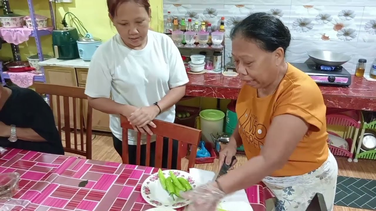 Makan Larut Malam Lauk Sayur Je.... Tapi Menyelerakan