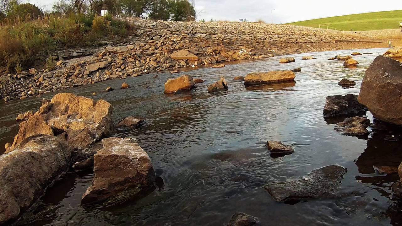 Fishing with the family at the Smithville Dam spillway - YouTube