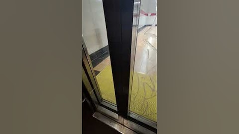 jolt when the brake activates! original 2006 Thysssenkrupp latitude lift @ Coslada station. Madrid.