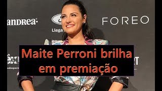 Maite Perroni brilha em premiação