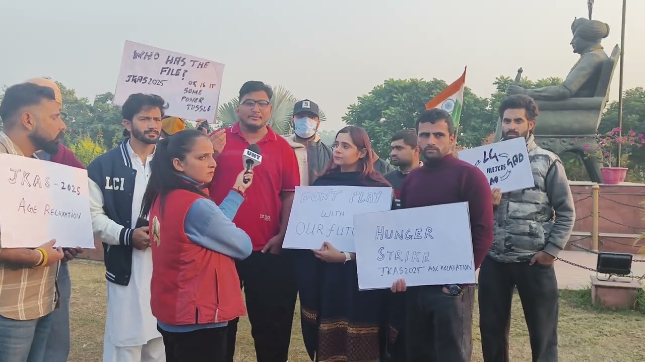 PROTEST AGAINST JKPSC JKAS 2025 AGE RELAXATION