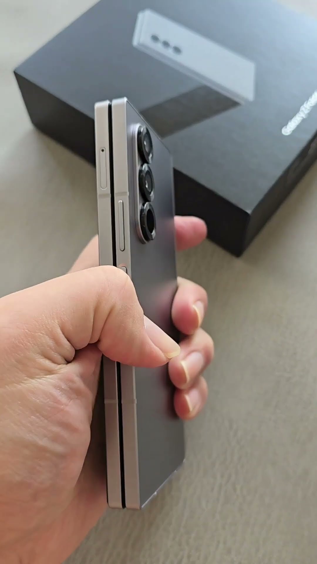 Original without repair, only activated for 2 months, with official screen damage insurance +