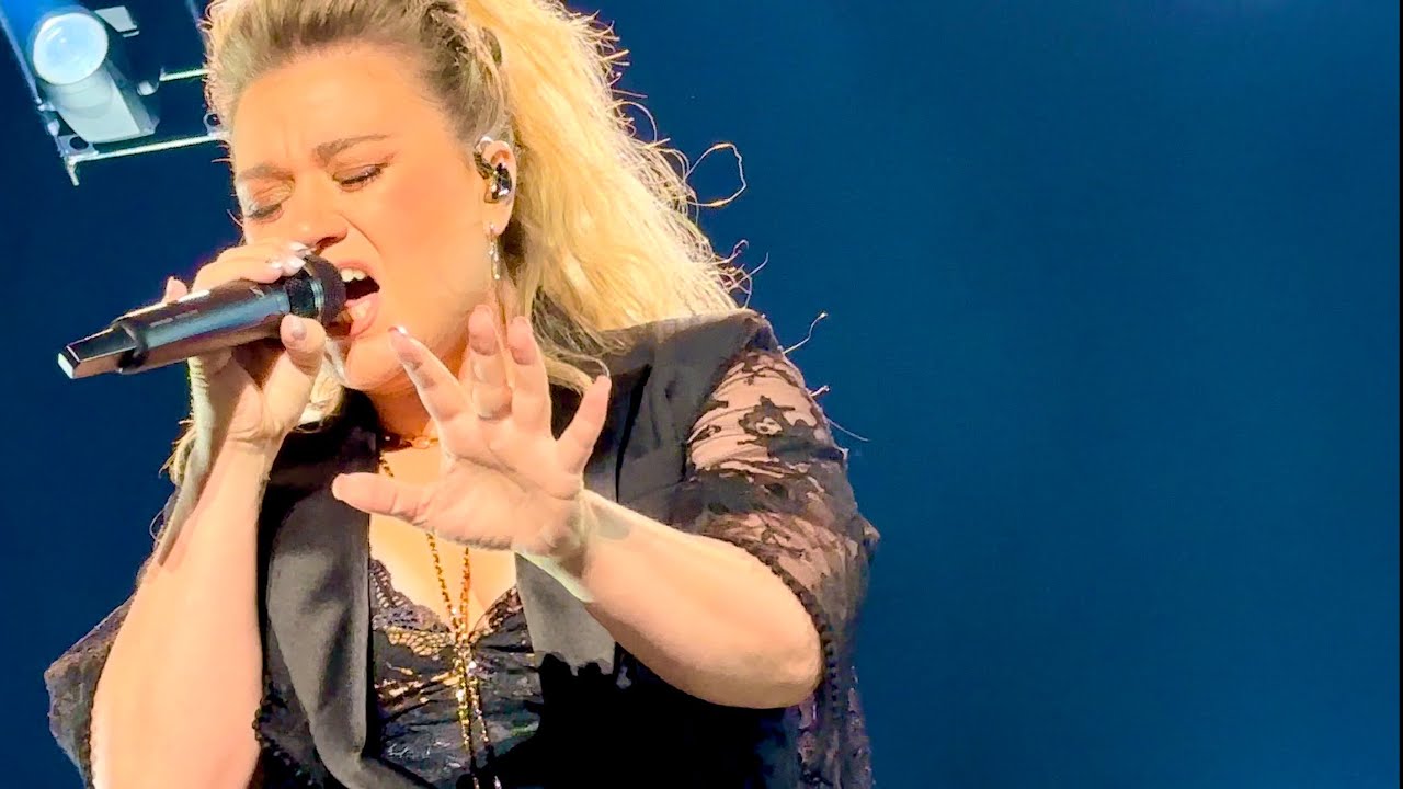 Kelly Clarkson - Behind These Hazel Eyes live in Las Vegas, NV - 8/4/2023 Kelly Clarkson - Behind These Hazel Eyes live in Las Vegas, NV - 8/4/2023