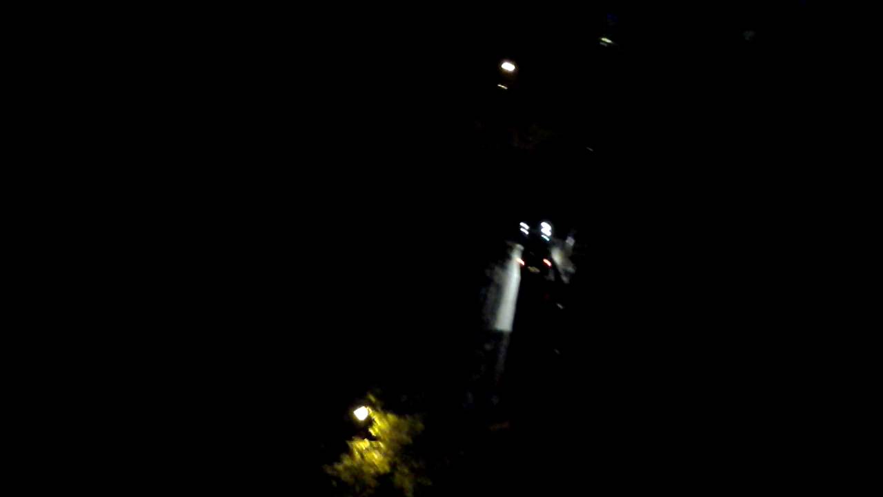 не могли разъехаться во дворе - YouTube