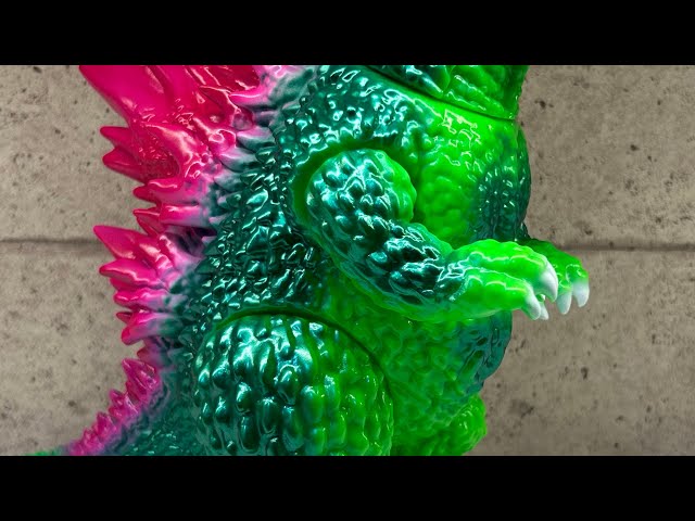 ソフビ】安楽安作ミレニアムゴジラ【メディコムトイ】 - YouTube