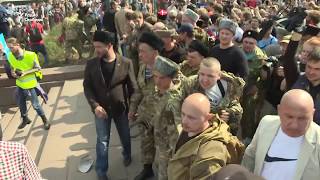 Казаки бьют нагайками сторонников Навального