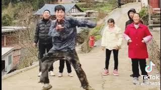 Vũ điệu làng lá full bản gốc