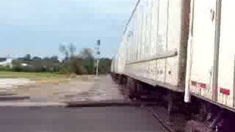 NS Roadrailer close to cam.MOV