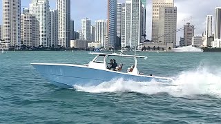 NEW *43 FREEMAN* - Walkthrough and SeaTrial at 2022 Miami Boat Show (some 47’ Freeman too*)