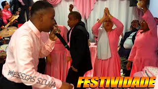Jovem Cheio Da Unção Canta E O Fogo Desce Corinho De Fogo - Messias Silva