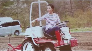 浅田真央選手、トラクターで農作業？「アルソア クイーンシルバー」新広告ビジュアル発表会(2)
