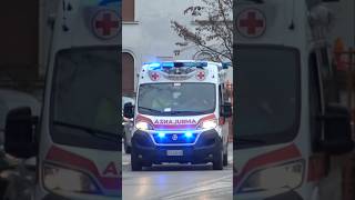 Ambulanza In Sirena Croce Rossa