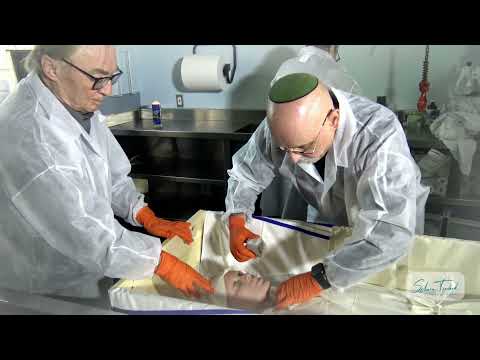 Video: Robia židovské pohrebné ústavy kremácie?