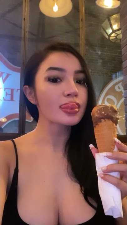 MONICA ARDHEA ICE CREAM LICK TIKTOK