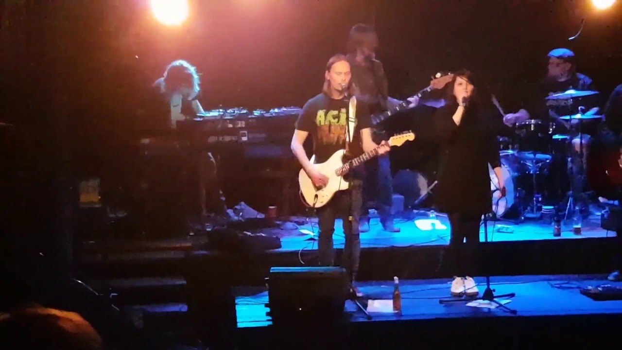 Lasten hautausmaa live @ 'Autiosaaren lautturi'-levyn julkistuskeikka Annankatu 6 Pori / 25/05/2017