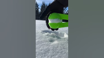 The snow looks SO satisfying, and the snowball was perfect! #shorts #satisfying
