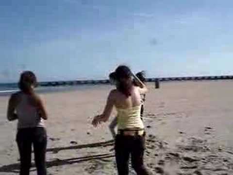 Lorena Lehdia Lisi Paula Bailan El Pollo En La Playa 2