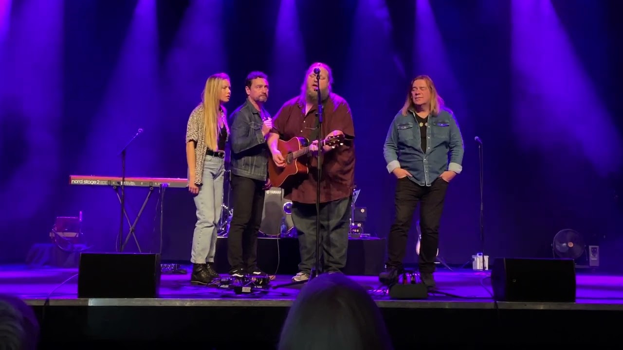 Matt Andersen, Alan Doyle, Kendall & Corey singing 