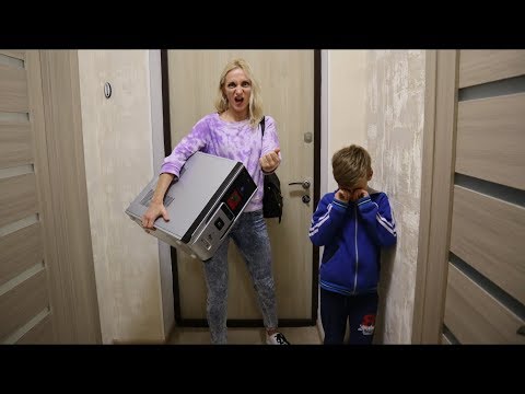 МАМКА С 8-МИ ЛЕТНИМ РЕБЕНКОМ ПРИШЛА КО МНЕ ДОМОЙ | ПОДАРИЛ КОМПЬЮТЕР РЕБЕНКУ