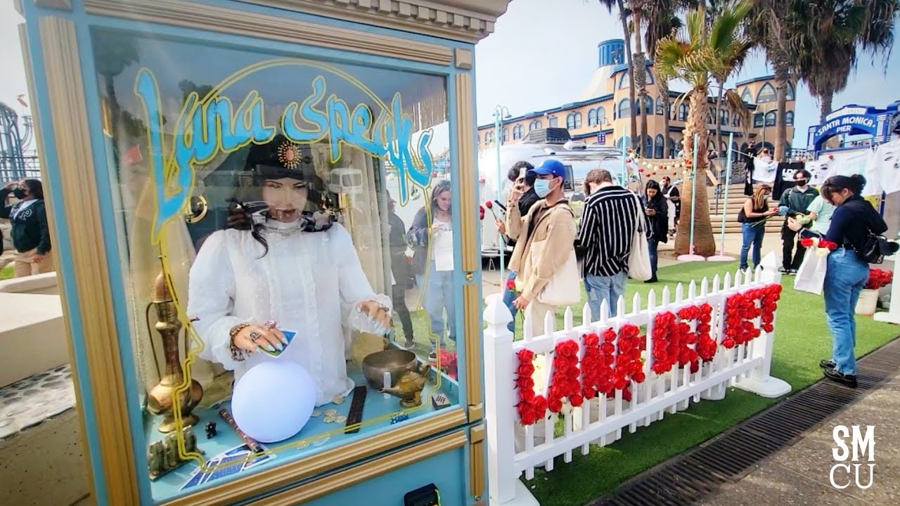 Lana Del Rey Popup at the Santa Monica Pier YouTube