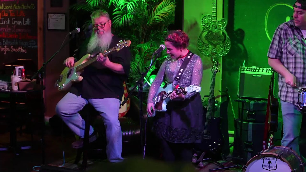 Emi Sunshine LIVE 'In the House'