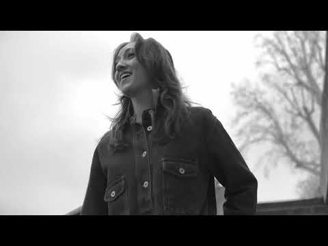 Liz - Un Dimanche à Paris