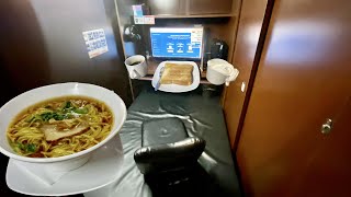 Staying at a Japanese Internet Cafe: Indulging in Food and Drinks Overnight