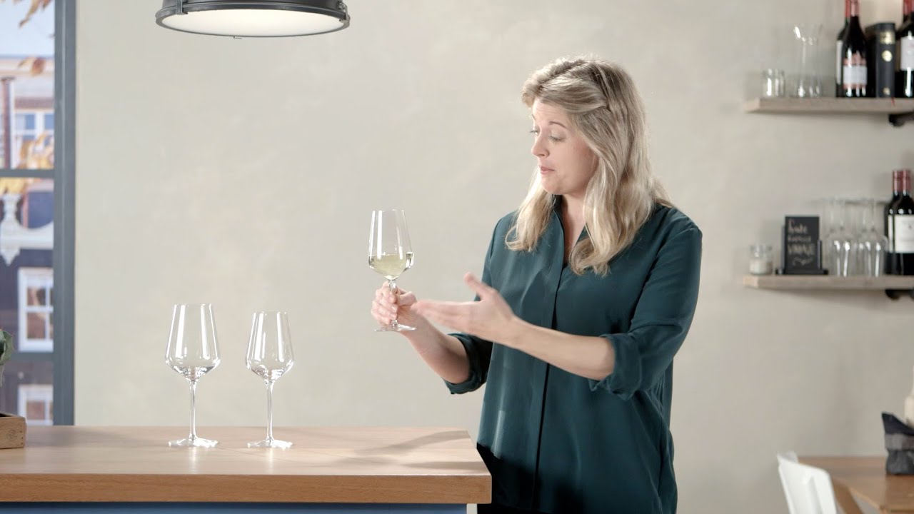 Hoe houd je een wijnglas vast? - Allerhande - YouTube
