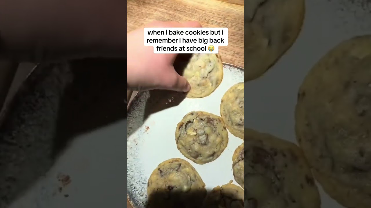 когда я пеку печенье, но вспоминаю, что в школе у ​​меня друзья с большими спинами